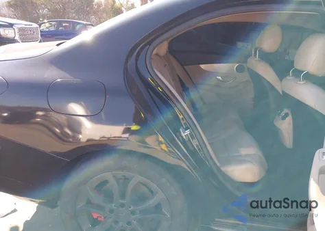 2016 Mercedes-Benz C 300 z USA, uszkodzony, nr VIN 55SWF4JB4GU140658